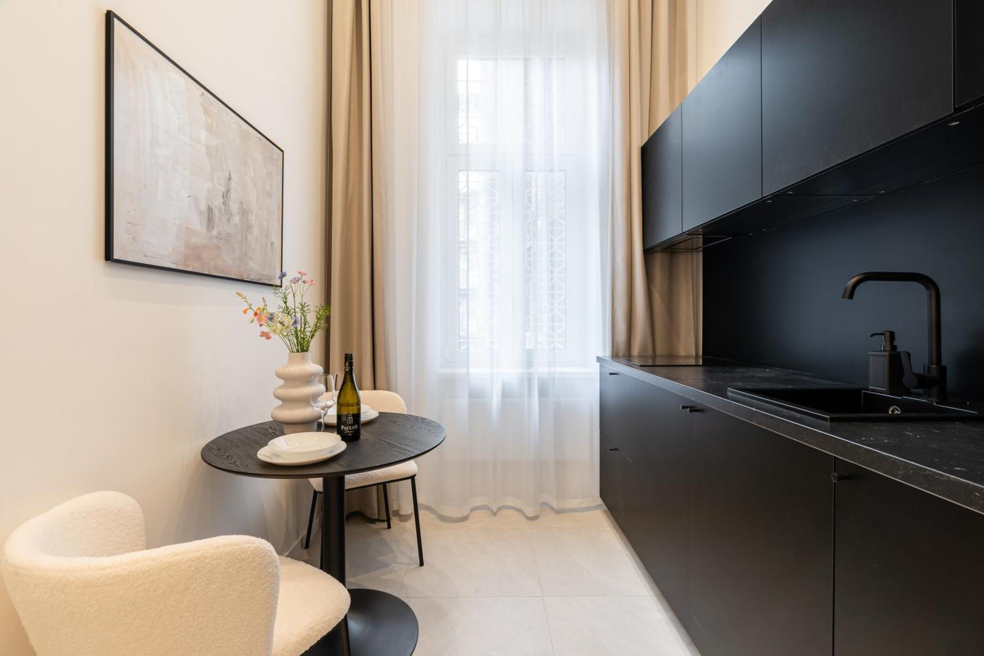 E22 - Boutique Apartments, Location By Bqa *
